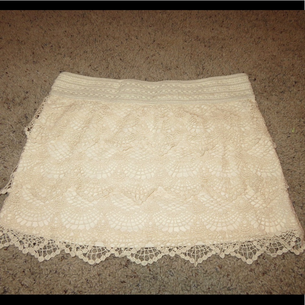 Nabee White/Cream Lace Skirt. Women Size XL.